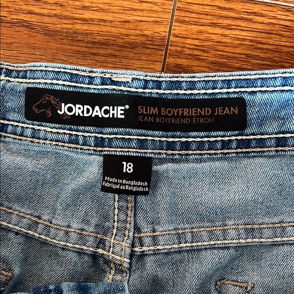 Jordache Women’s Blue Jean Capris - Picture 5 of 7